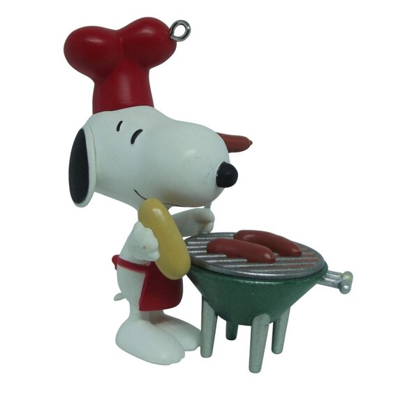 2011 Peanuts Grill Master SNOOPY Hallmark Keepsake Ornament 14th in Series - Picture 2 of 8